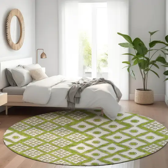 8' Lime Green And Ivory Round Geometric Washable Indoor Outdoor Area Rug Photo 8