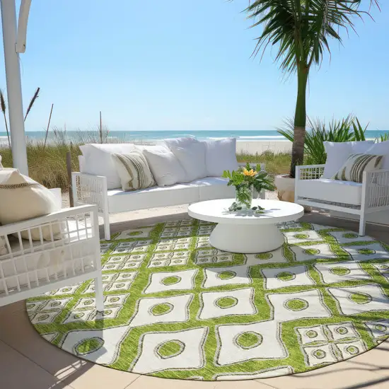 8' Lime Green And Ivory Round Geometric Washable Indoor Outdoor Area Rug Photo 7
