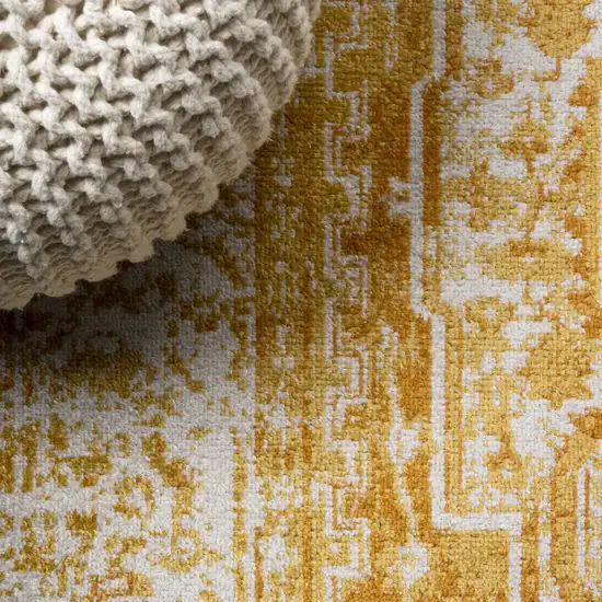 8' Medallion Runner Rug Photo 9