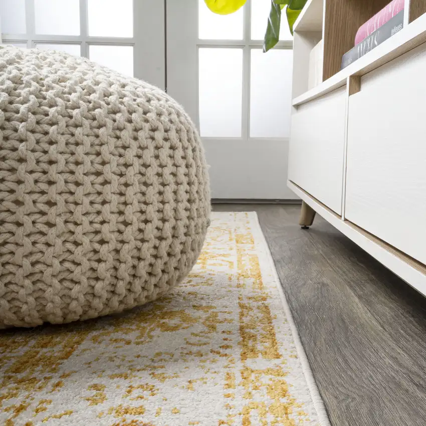 8' Medallion Runner Rug Photo 5