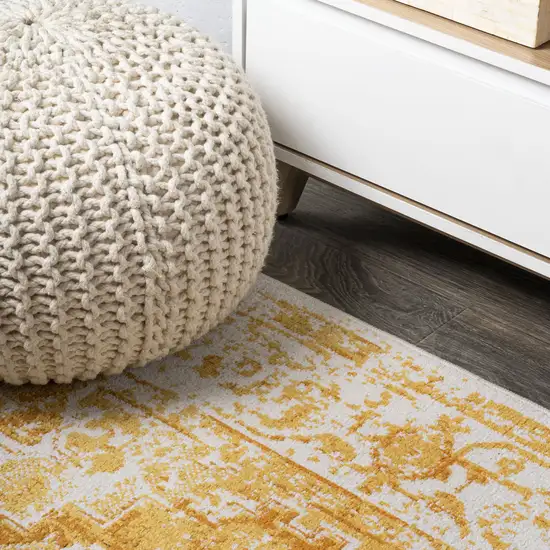 8' Medallion Runner Rug Photo 7