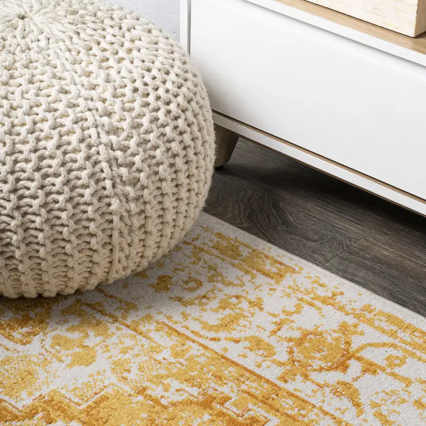 8' Medallion Runner Rug Photo 7