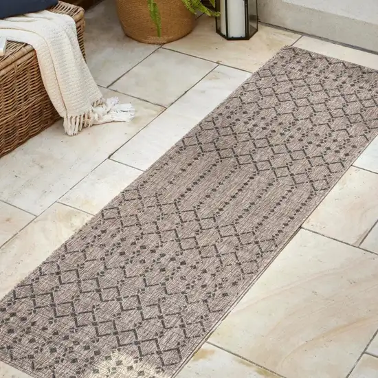 20' Natural And Black Trellis Indoor Outdoor Runner Rug Photo 5