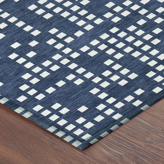 8' Navy Blue And Blue Round Abstract Washable Indoor Outdoor Area Rug Photo 3