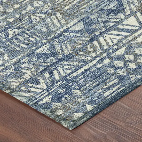 8' Navy Blue And Blue Round Geometric Washable Indoor Outdoor Area Rug Photo 4