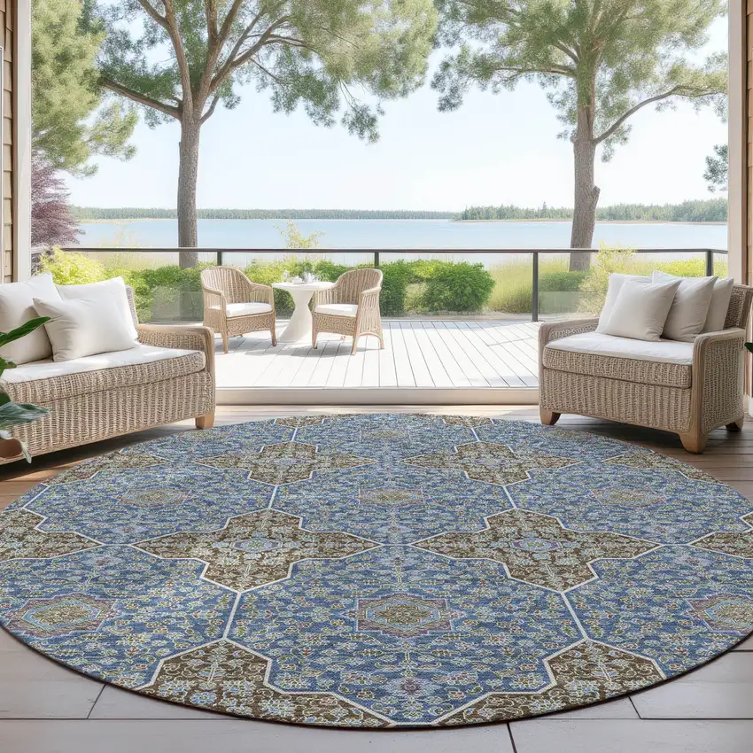 8' Navy Blue And Chocolate Round Quatrefoil Washable Indoor Outdoor Area Rug Photo 4