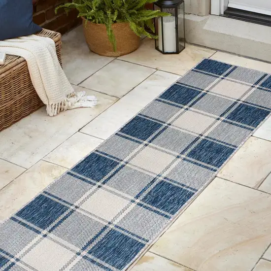8' Navy Blue And Cream Gingham Indoor Outdoor Runner Rug Photo 5