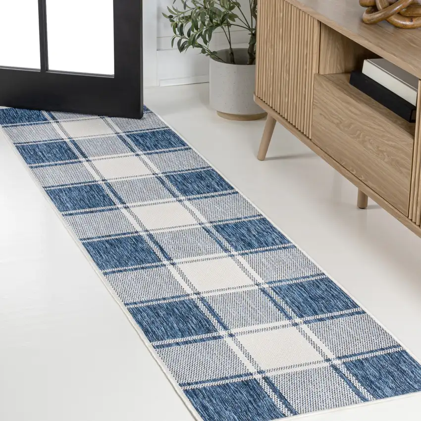 8' Navy Blue And Cream Gingham Indoor Outdoor Runner Rug Photo 4