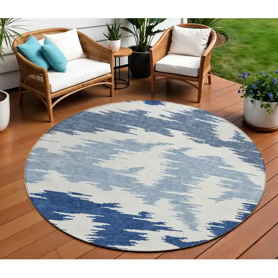 8' Navy Blue And Denim Blue Round Abstract Washable Indoor Outdoor Area Rug Photo 1