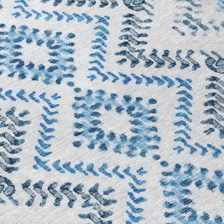 8' Navy Blue And Denim Blue Round Geometric Washable Indoor Outdoor Area Rug Photo 7