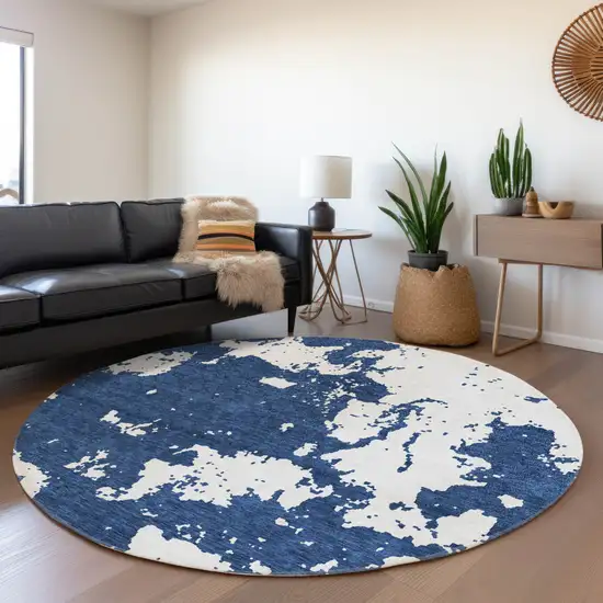 8' Navy Blue And Ivory Abstract Washable Round Rug With UV Protection Photo 5