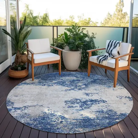 8' Navy Blue And Ivory Round Abstract Washable Indoor Outdoor Area Rug Photo 6