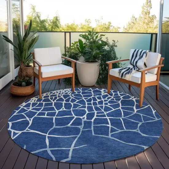 8' Navy Blue And Ivory Round Abstract Washable Indoor Outdoor Area Rug Photo 7