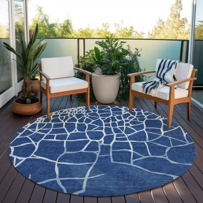 8' Navy Blue And Ivory Round Abstract Washable Indoor Outdoor Area Rug Photo 7