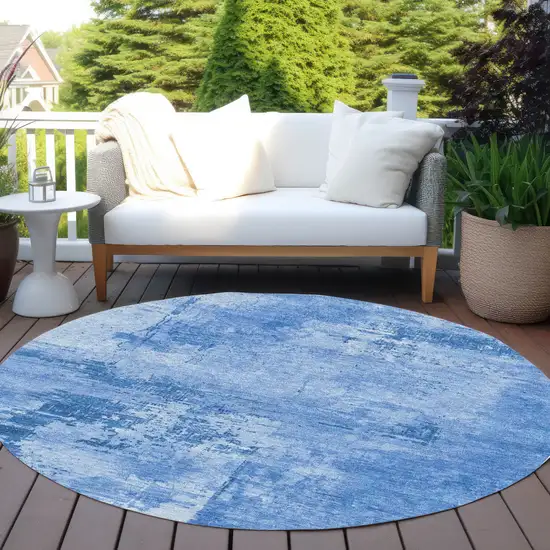 8' Navy Blue And Ivory Round Abstract Washable Indoor Outdoor Area Rug Photo 7