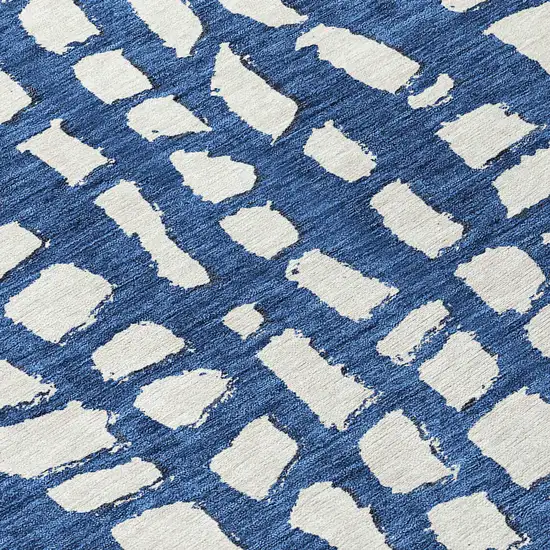 8' Navy Blue And Ivory Round Abstract Washable Indoor Outdoor Area Rug Photo 8