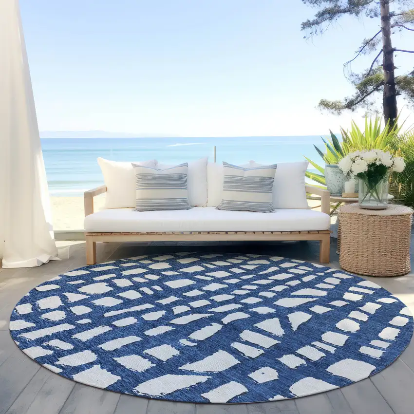 8' Navy Blue And Ivory Round Abstract Washable Indoor Outdoor Area Rug Photo 5