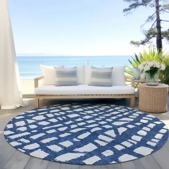 8' Navy Blue And Ivory Round Abstract Washable Indoor Outdoor Area Rug Photo 5