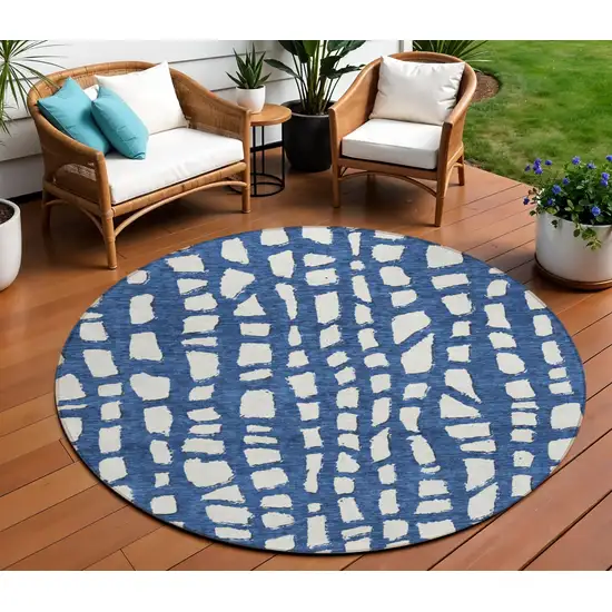 8' Navy Blue And Ivory Round Abstract Washable Indoor Outdoor Area Rug Photo 1