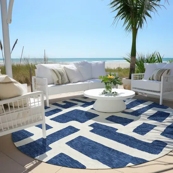 8' Navy Blue And Ivory Round Abstract Washable Indoor Outdoor Area Rug Photo 6