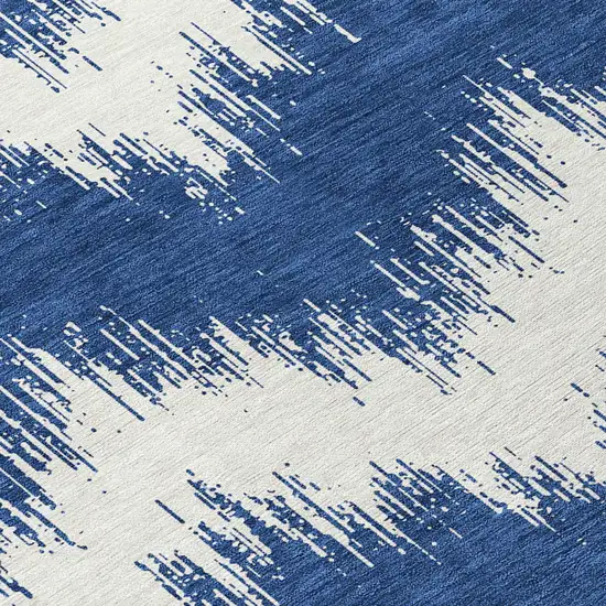 8' Navy Blue And Ivory Round Chevron Washable Indoor Outdoor Area Rug Photo 8