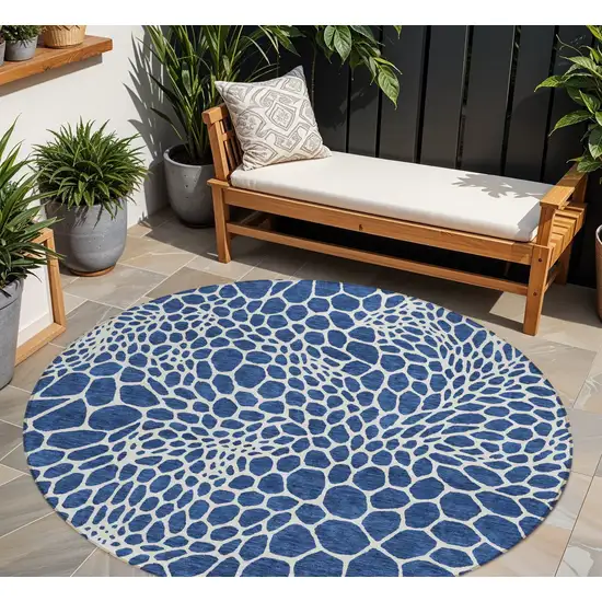 8' Navy Blue And Ivory Round Geometric Washable Indoor Outdoor Area Rug Photo 1