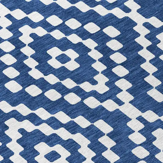 8' Navy Blue And Ivory Round Geometric Washable Indoor Outdoor Area Rug Photo 4