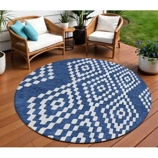 8' Navy Blue And Ivory Round Geometric Washable Indoor Outdoor Area Rug Photo 1