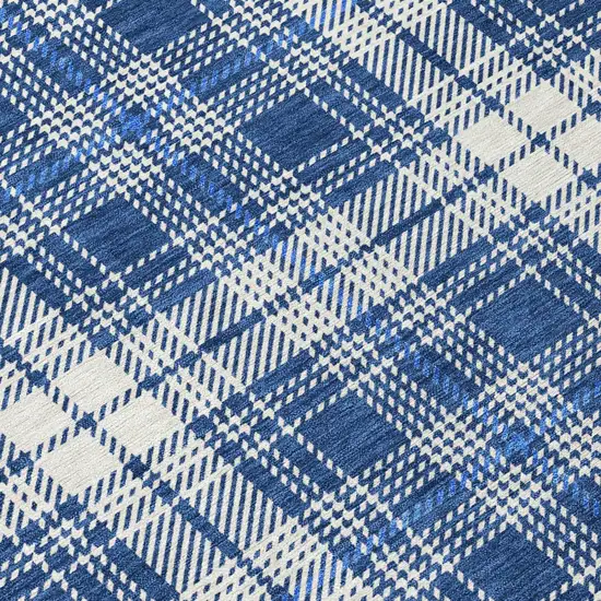 8' Navy Blue And Ivory Round Plaid Washable Indoor Outdoor Area Rug Photo 8