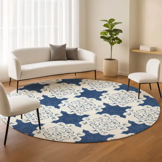 8' Navy Blue And Ivory Round Quatrefoil Washable Indoor Outdoor Area Rug Photo 9