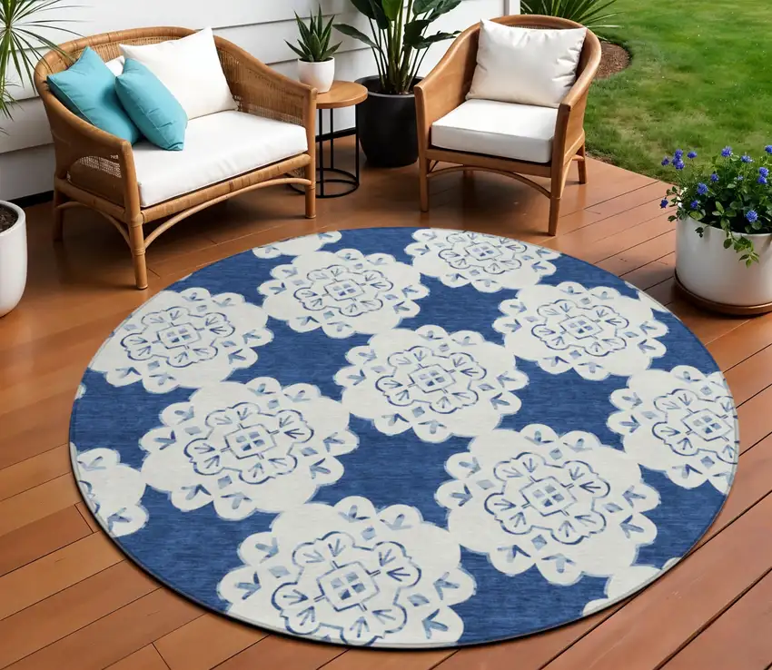 8' Navy Blue And Ivory Round Quatrefoil Washable Indoor Outdoor Area Rug Photo 1
