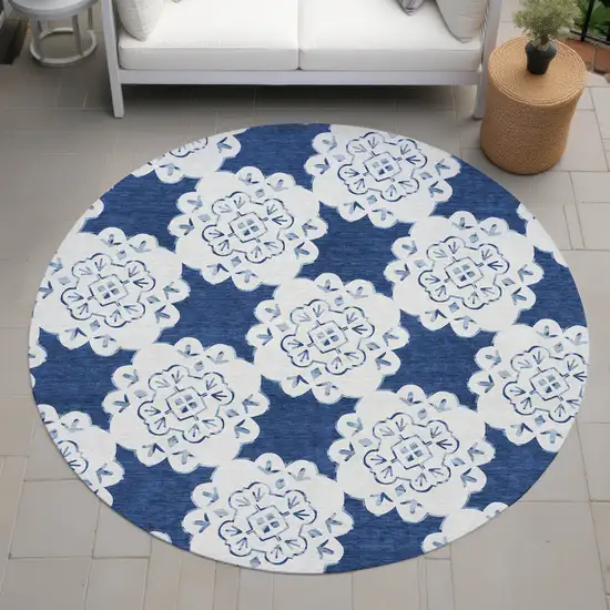 8' Navy Blue And Ivory Round Quatrefoil Washable Indoor Outdoor Area Rug Photo 8