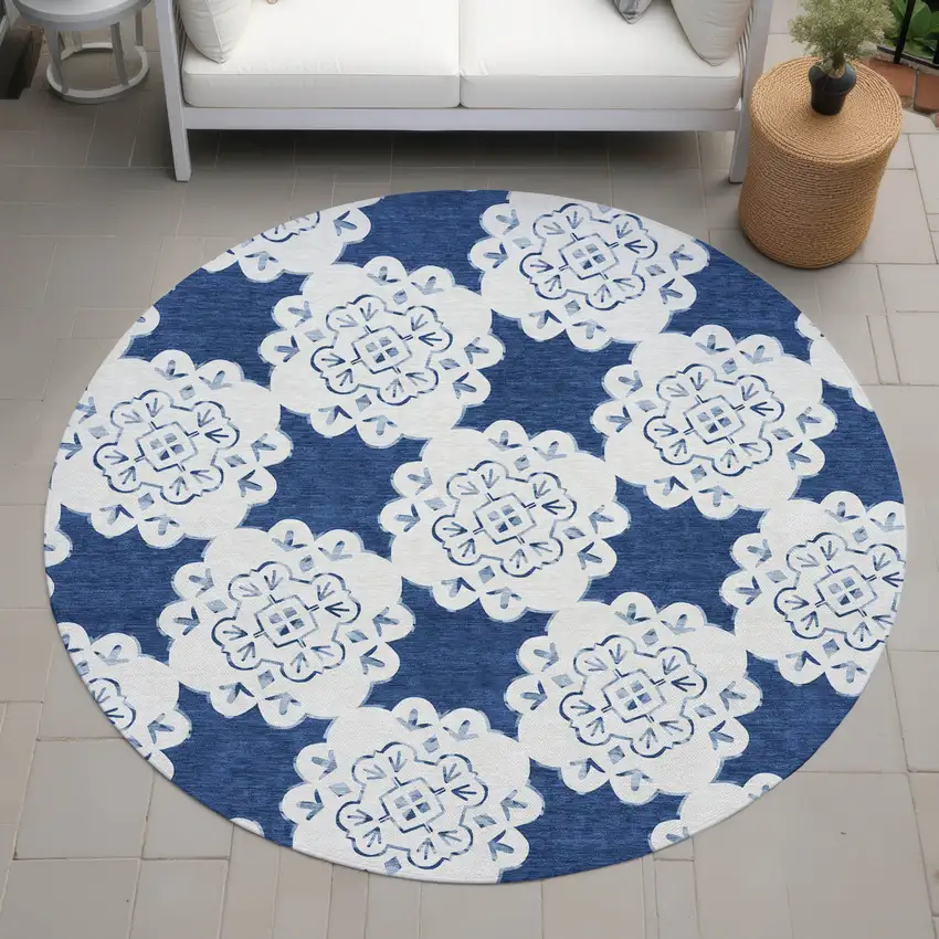 8' Navy Blue And Ivory Round Quatrefoil Washable Indoor Outdoor Area Rug Photo 8