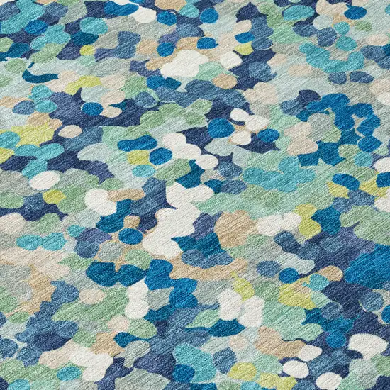 8' Navy Blue And Sky Blue Round Geometric Washable Indoor Outdoor Area Rug Photo 7