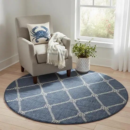 5' Navy Blue And White Checkered Round Rug Photo 1