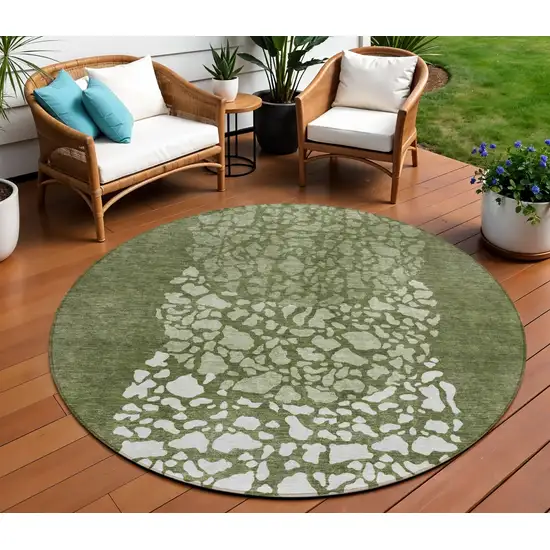8' Olive Green And Artichoke Green Round Abstract Washable Indoor Outdoor Area Rug Photo 1