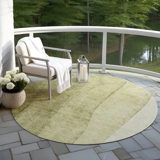 8' Olive Green And Artichoke Green Round Ombre Washable Indoor Outdoor Area Rug Photo 6