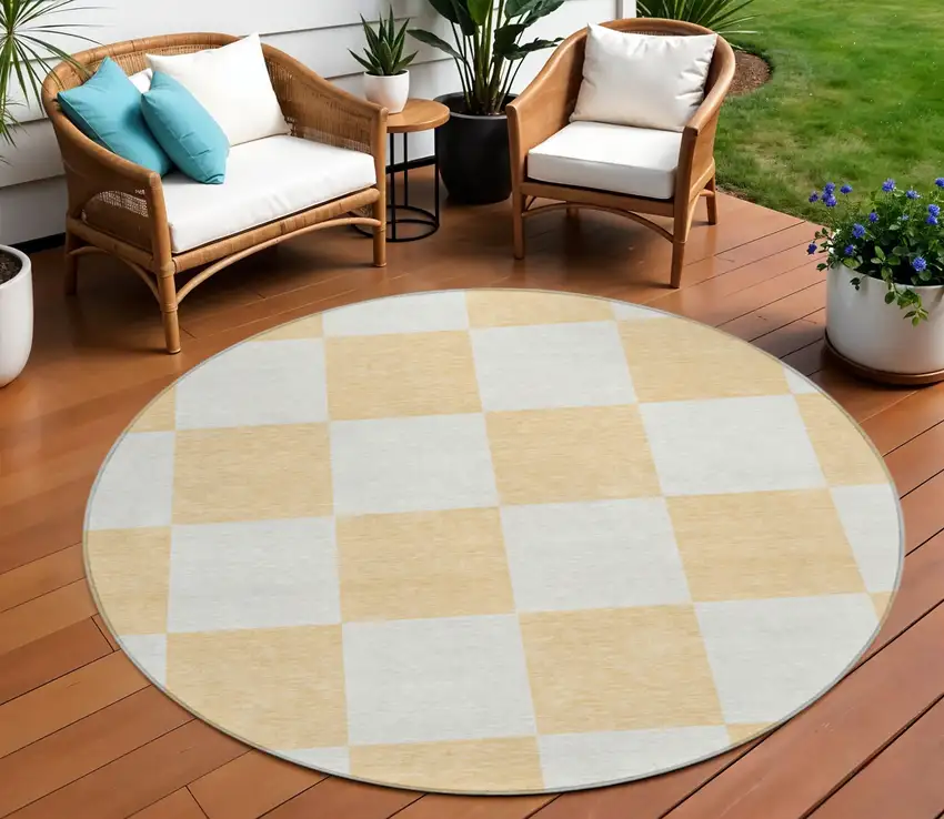 8' Peach And Beige Round Geometric Washable Indoor Outdoor Area Rug Photo 1