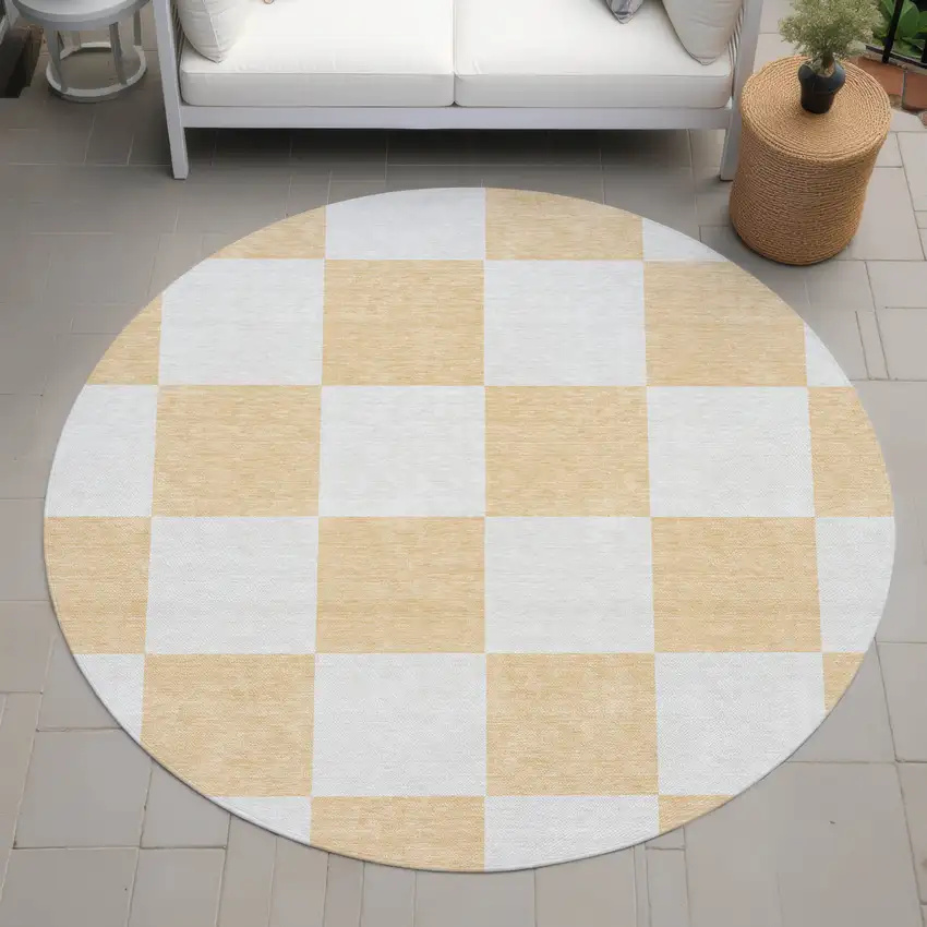 8' Peach And Beige Round Geometric Washable Indoor Outdoor Area Rug Photo 7