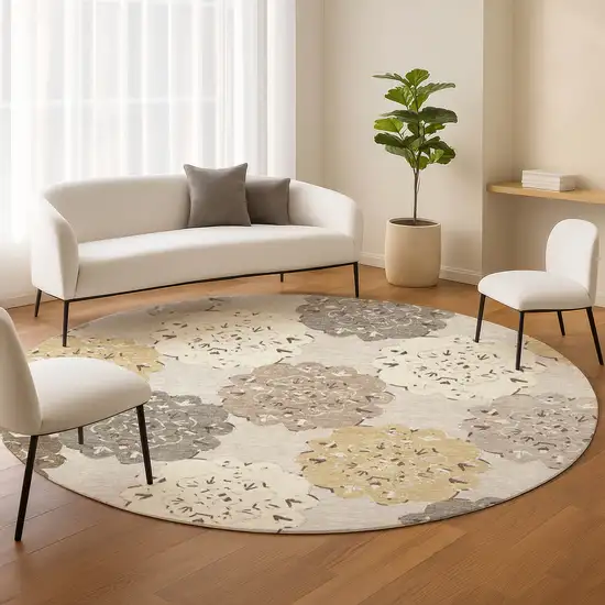 8' Pearl Ivory And Wheat Round Quatrefoil Washable Indoor Outdoor Area Rug Photo 9