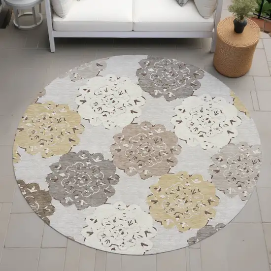 8' Pearl Ivory And Wheat Round Quatrefoil Washable Indoor Outdoor Area Rug Photo 8