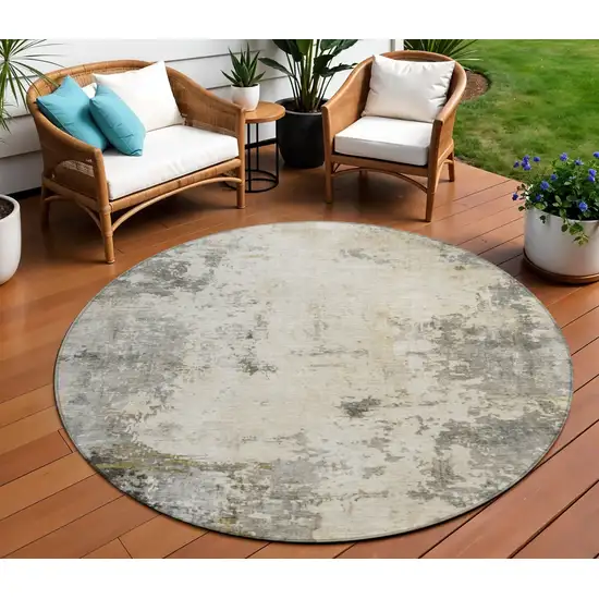 8' Pewter And Ivory Round Abstract Washable Indoor Outdoor Area Rug Photo 2