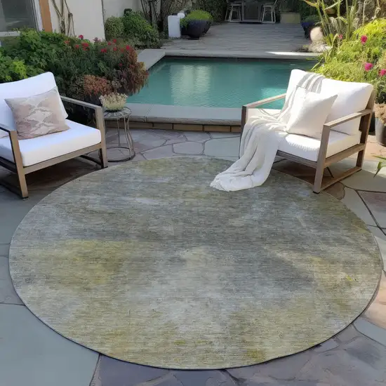 8' Pewter And Light Yellow Round Abstract Washable Indoor Outdoor Area Rug Photo 7