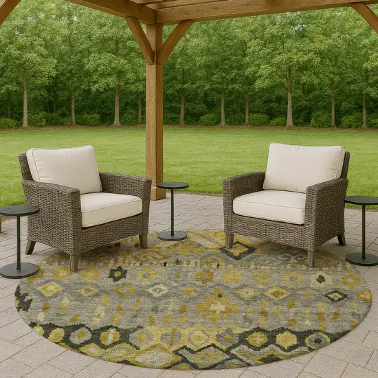 8' Pewter Gold And Charcoal Round Geometric Washable Indoor Outdoor Area Rug Photo 9