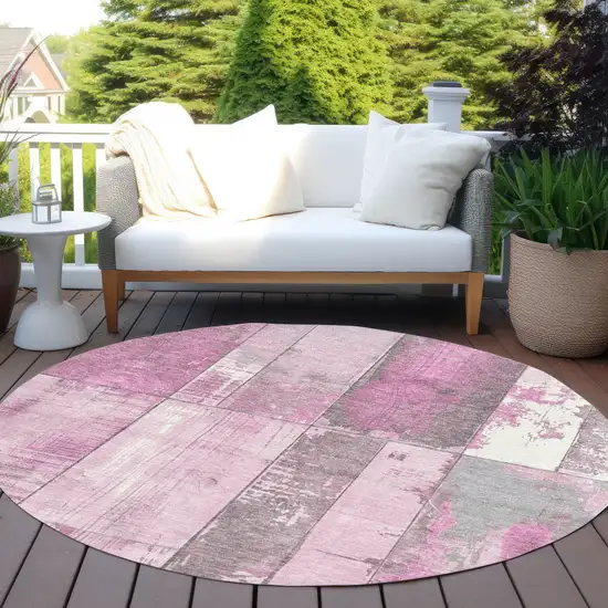 8' Pink And Gray Round Geometric Washable Indoor Outdoor Area Rug Photo 5