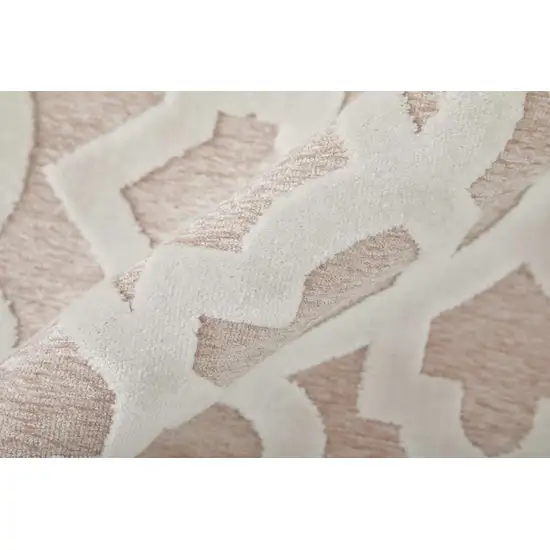 7' Pink And White Geometric Round Rug Photo 4