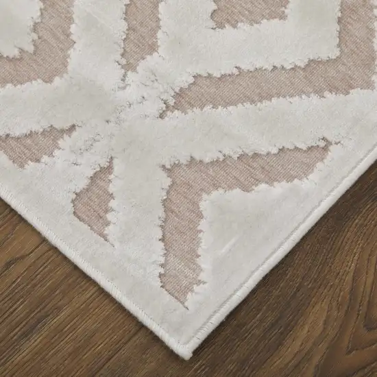 7' Pink And White Round Rug Photo 5
