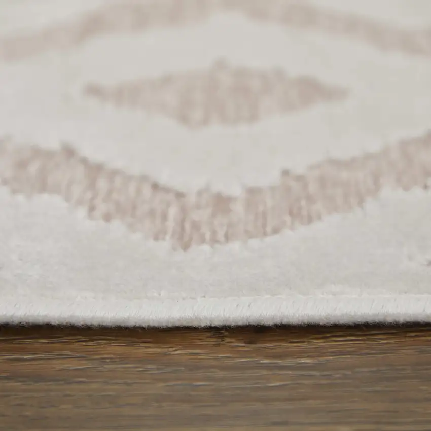 7' Pink And White Round Rug Photo 3