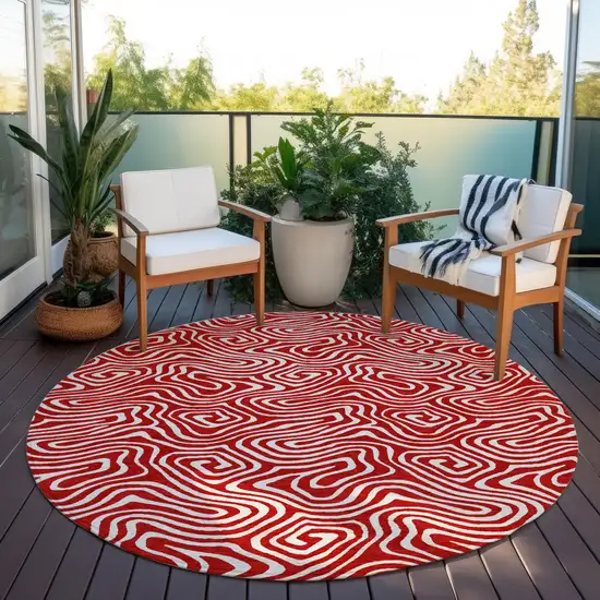 8' Red And Ivory Round Abstract Washable Indoor Outdoor Area Rug Photo 7
