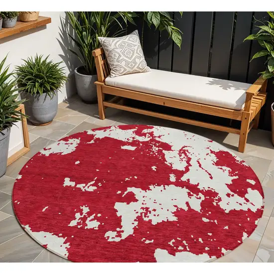 8' Red And Ivory Round Abstract Washable Indoor Outdoor Area Rug Photo 1
